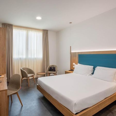 V Hotel Ancona Bagian luar foto