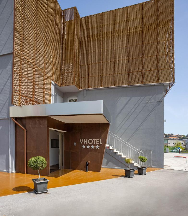 V Hotel Ancona Bagian luar foto