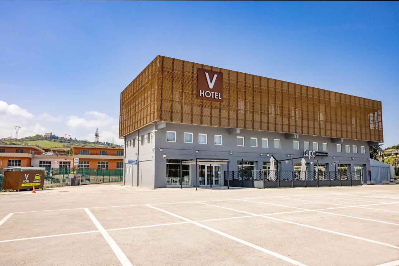 V Hotel Ancona Bagian luar foto