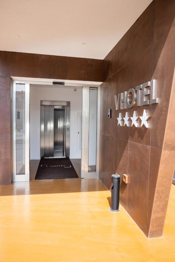 V Hotel Ancona Bagian luar foto