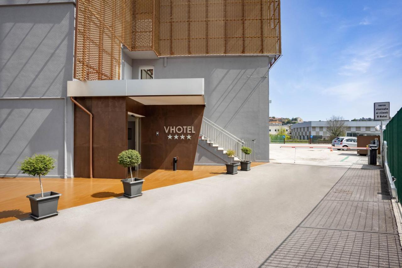 V Hotel Ancona Bagian luar foto
