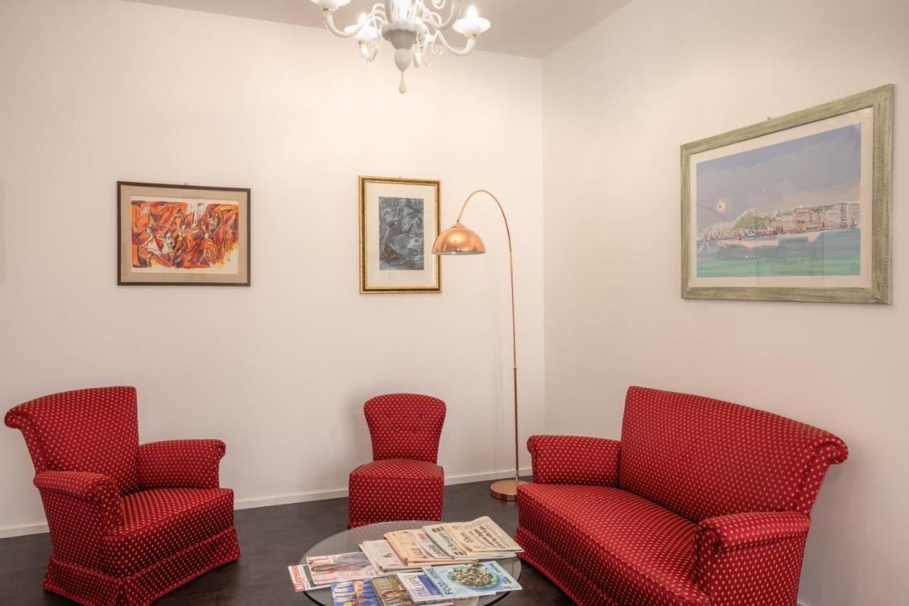 V Hotel Ancona Bagian luar foto
